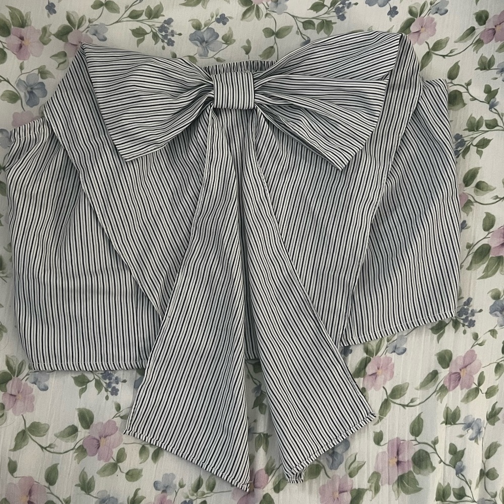 SHEIN Black and White Smocked Top